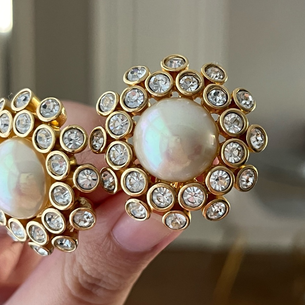 Vintage Christian Dior Star Celest Flower Pearl Rhinestone Round Gold Earrings - Picture 4 of 10